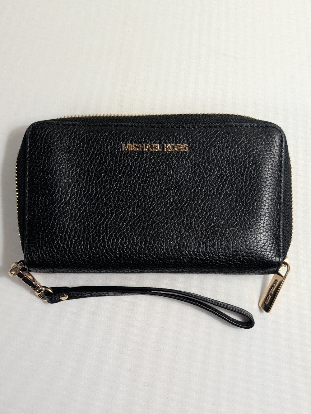 NWOT Michael Kors Pebbled Leather Smartphone Wristlet Wallet